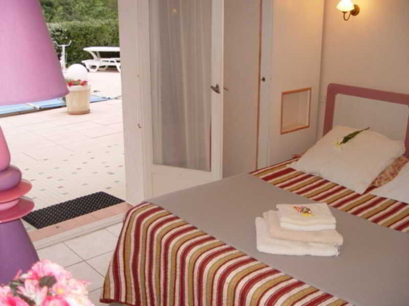 Tricoli Avec Piscine Hotel 5*